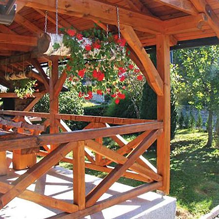 2 Bedroom Cozy Home In Bosiljevo Exteriér fotografie