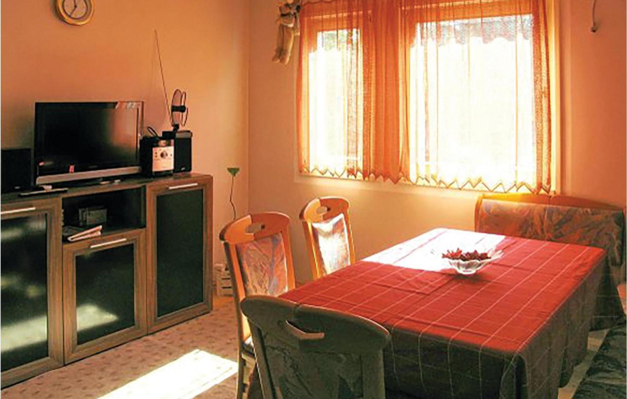 2 Bedroom Cozy Home In Bosiljevo Exteriér fotografie